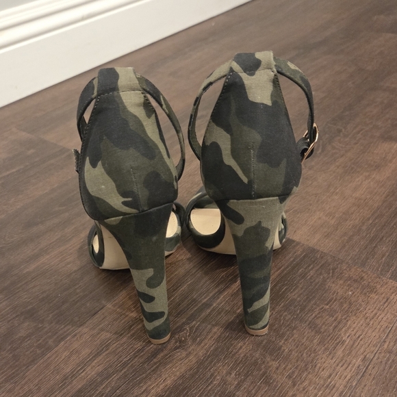 JustFab Green and Black Camouflage Heels - Picture 4 of 6